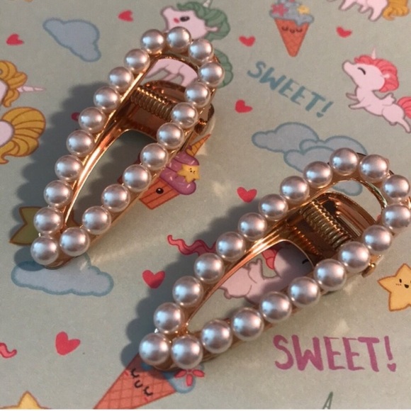 Accessories - Large pearl gold barrettes clip in study hold cute